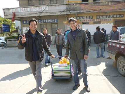 慰問困難戶，冬日送愛心